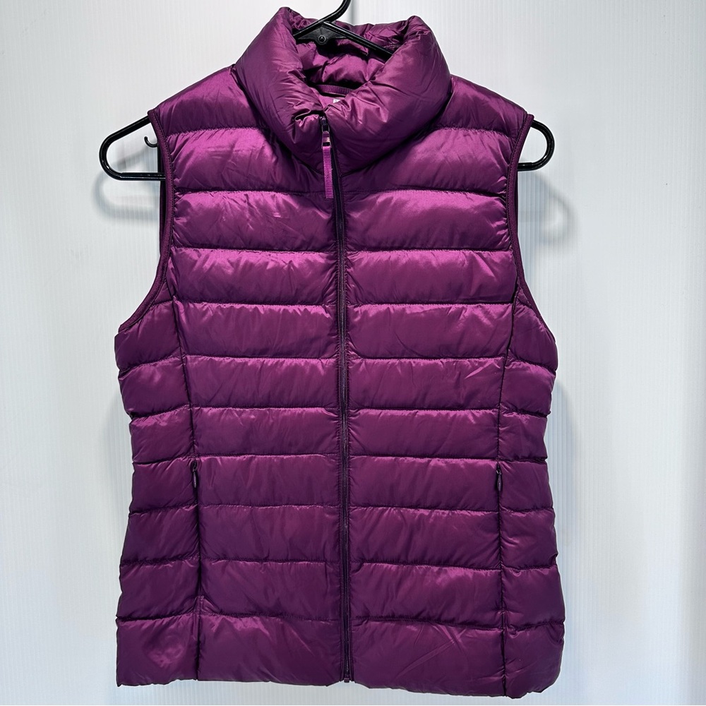 Uniqlo Puffer Vest Down‎ Filled Women's Size M Lightweight Water Repellency EUC